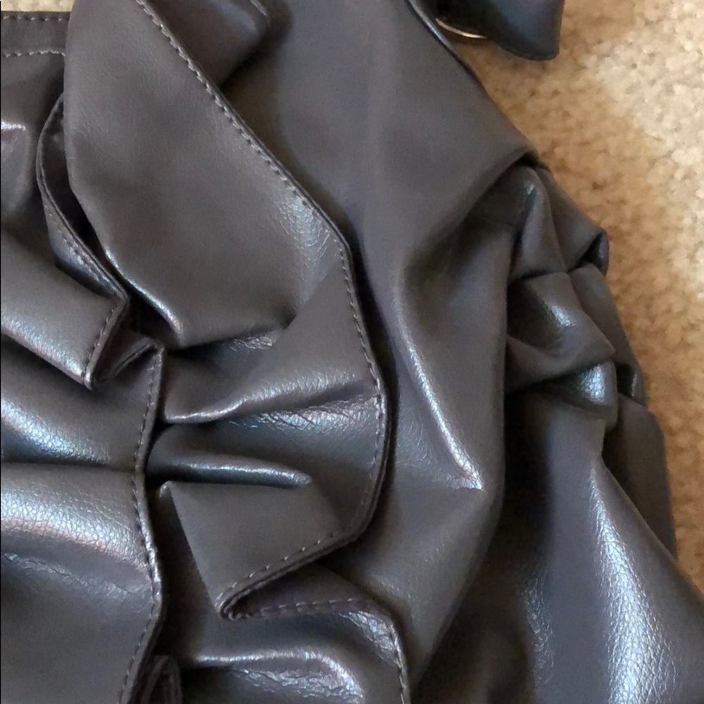Large Gray Ruffled Shoulder Bag - Picture 4 of 8